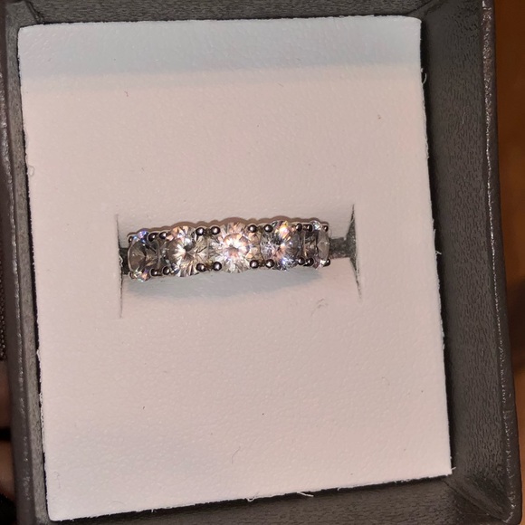 Micheal Hill 5 Stone Ring - Picture 1 of 6